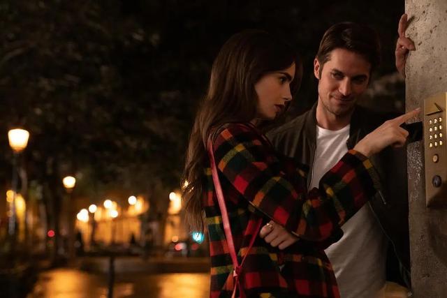 巴黎人看了大概要皱眉的《Emily in Paris》?