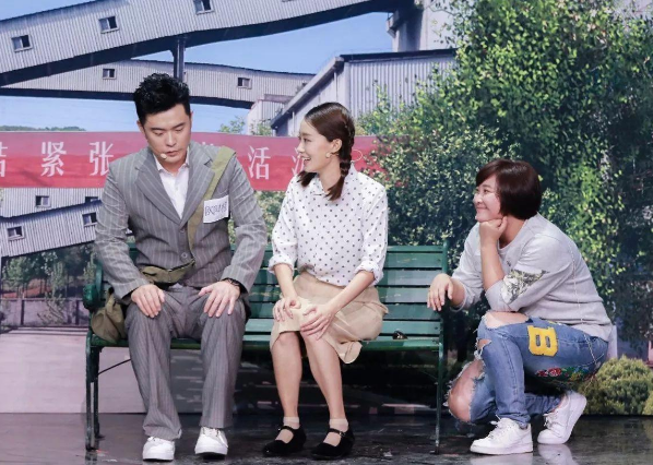 贾玲逝世母亲照片曝光,揭开《你好,李焕英》背后的悲伤故事