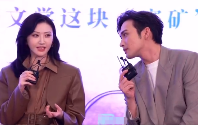 景甜张彬彬又被疑恋爱！采访途中互动太甜，戏外不避嫌挽手扫楼