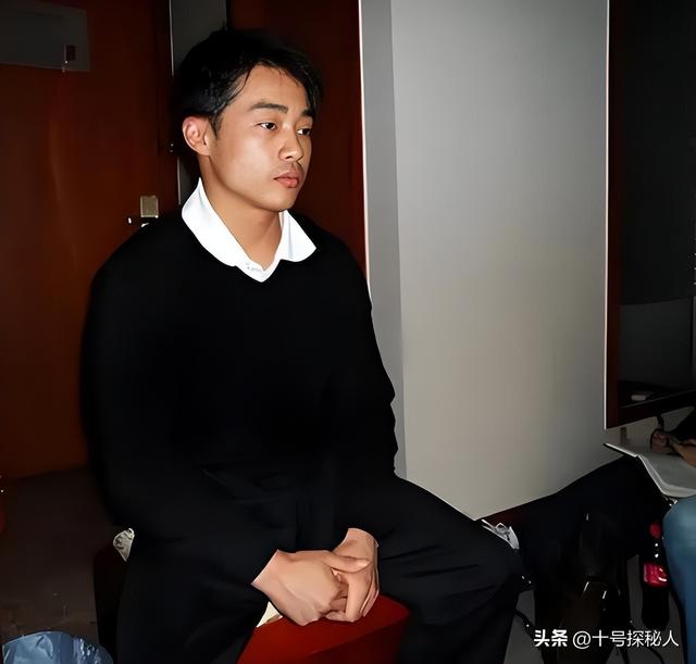 他是体操冠军，却因多次行窃被判入狱，靠街头卖艺乞讨为生