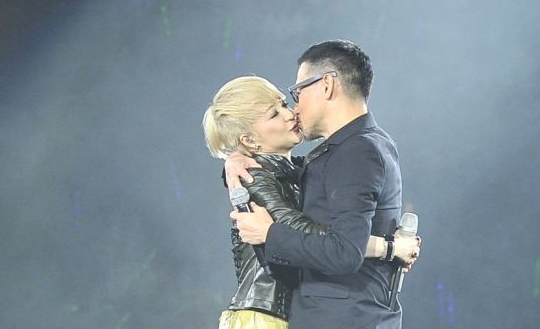 “天后”陈慧娴,与初恋痴缠6年,跟张学友当众拥吻,至今仍未婚