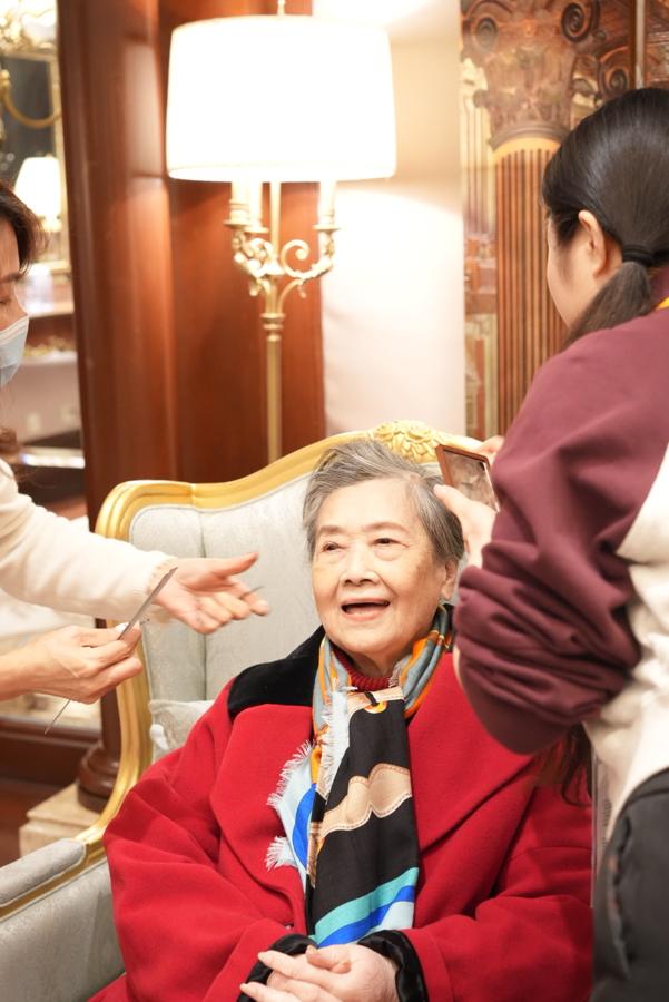 88岁朱逢博再唱《我的祖国》：她的歌声为何令人难忘？