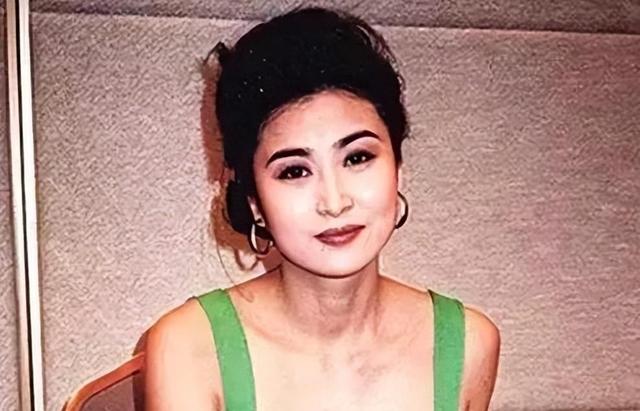 凭借三级片出道，后来嫁给有钱人，吴雪雯现在生活如何？