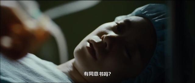 女佣附身清洗浴缸却不知男主已悄然进入,韩国人性片《下女》