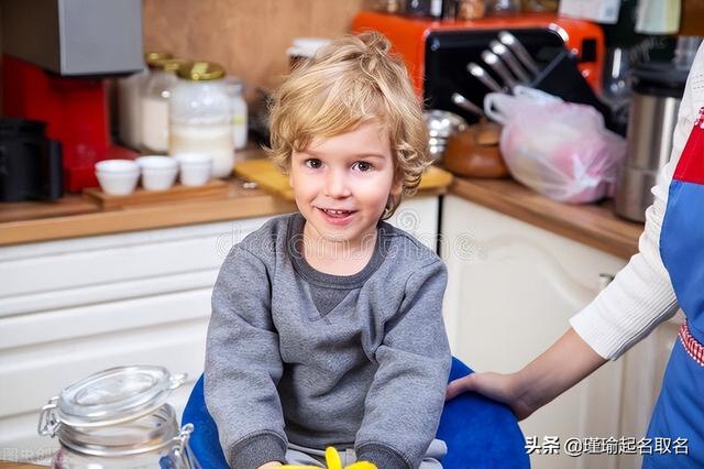 2022年带有“澈”字的男孩名,有着光明磊落,心思纯净的美好寓意