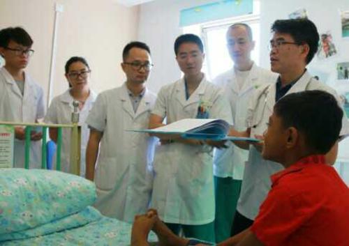 斯里兰卡男孩两个“小鸡鸡”在深圳治愈 两年后复查恢复良好