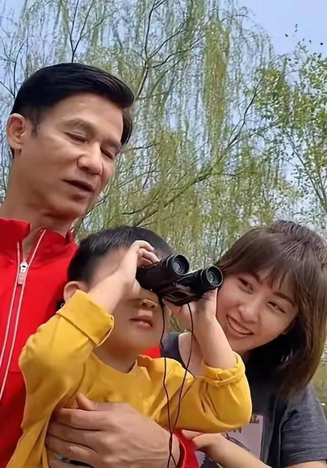 揭秘!娱乐圈女星雅琪与张铁林的隐秘情史,她如何重获新生?