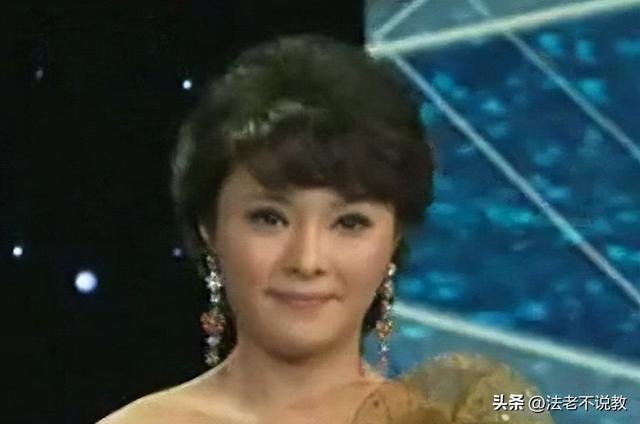 从歌唱家到囚犯！“落马老虎”的情妇罗菲，如何一步步自毁的？