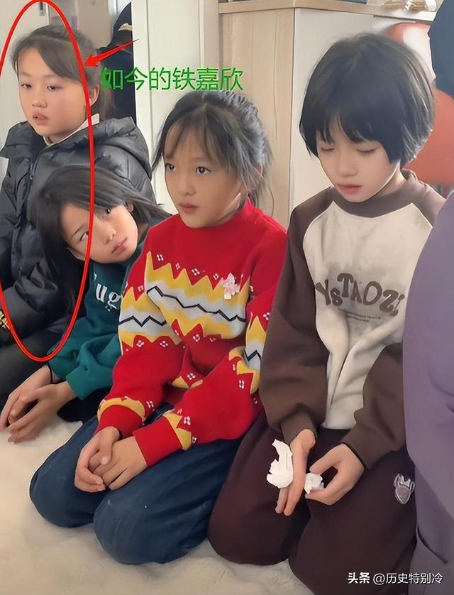 “微笑女孩”铁嘉欣一夜走红,父母却拒绝百万签约,如今怎样了?
