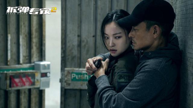 《拆弹专家2》:别为潘乘风叫冤,他本就是警队的“定时炸弹”