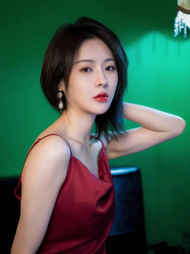 莫寒：从SNH48到浪彩少女，一个90后女孩的偶像进化史