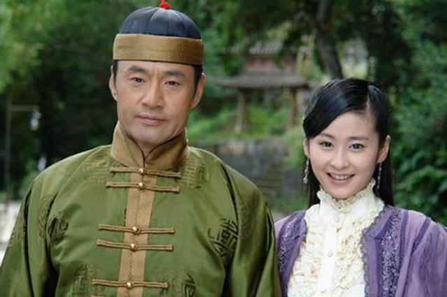 于荣光：硬汉也有柔情，出道38年零绯闻，对“丑妻”不离不弃