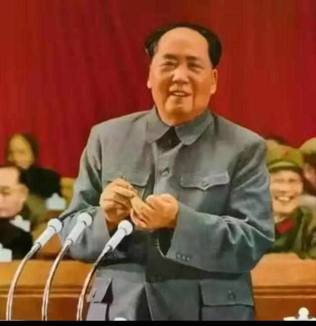 江泽民魂归大海，毛泽东诗词读起来：江山靠谁守？