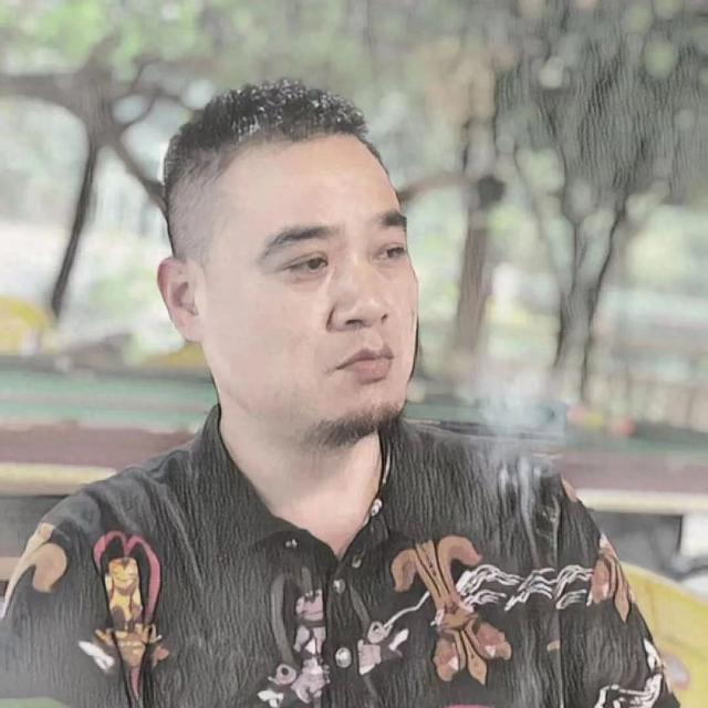 诗歌精读:深圳诗人李三林,航班的客体旋转叙事