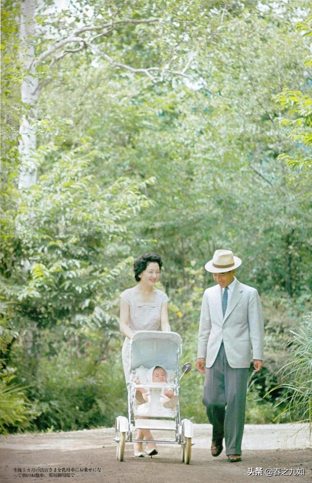 日本德仁天皇童年私密照 美智子皇后是个好妈妈