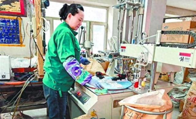 加快推动冰雪装备产业高质量发展