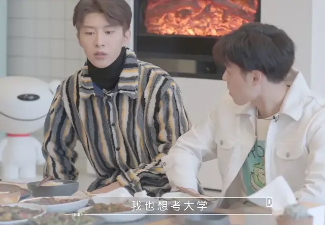 范丞丞私下生活曝光,吃喝玩乐打游戏,粉丝怒其不争劝其考大学