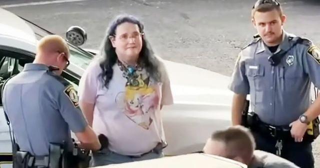 美国男子侵犯79岁痴呆母亲,自称跨性别者,要跟女囚关在一起