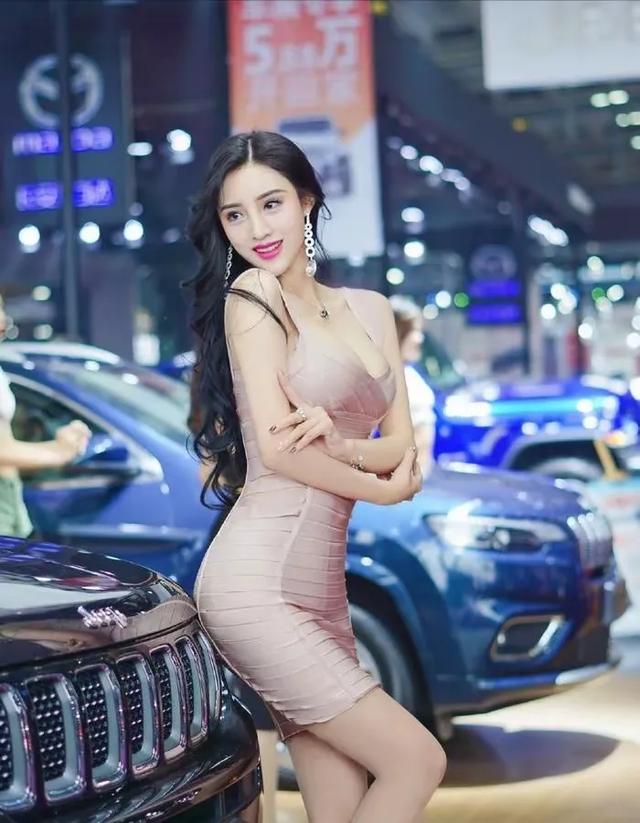 揭秘!吴春怡如何以“中国第一美腿”之名,征服影视圈无数观众