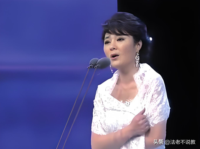 从歌唱家到囚犯！“落马老虎”的情妇罗菲，如何一步步自毁的？