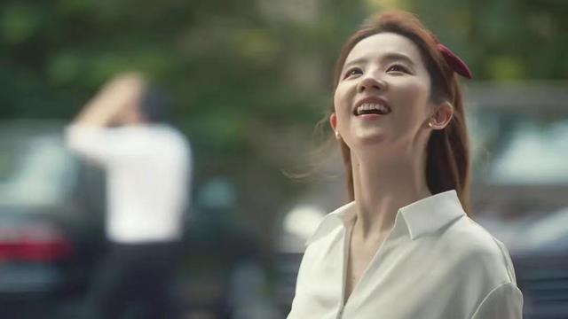 亦舒女郎，是需要超现实男性来衬托的
