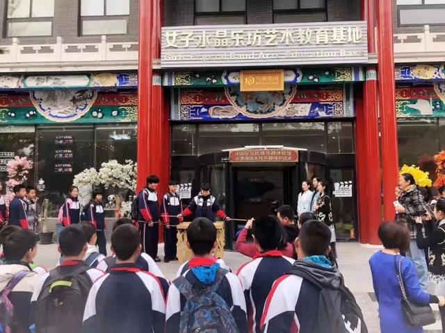 女子水晶乐坊在北京落地罕见民族乐器体验馆