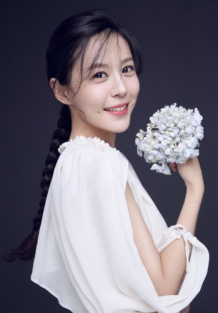 凭爱情公寓走红的美嘉，竟然5年前就夺走了 李易峰 的荧幕初吻