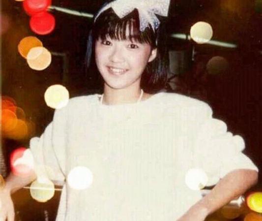 “天后”陈慧娴,与初恋痴缠6年,跟张学友当众拥吻,至今仍未婚