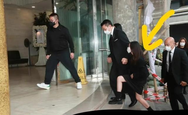 刘德华12岁女儿近照曝光，花5亿富养大的女儿，没想到长成了这样