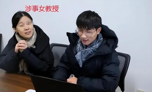 南航45岁女教授与22岁学生发生关系,街边激吻照流出