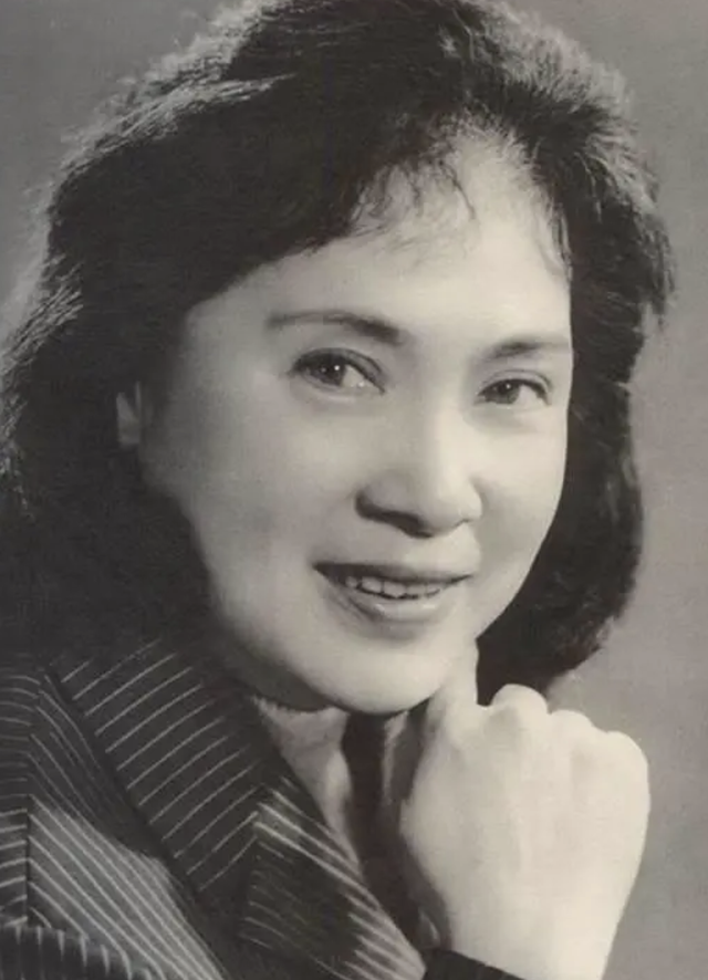 秦怡离世：看着丈夫、儿子和妹妹相继去世，晚年坚强活成传奇