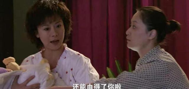 《双面胶》：李亚平跟胡丽鹃的孕期偷欢，藏着她被家暴致死的真相
