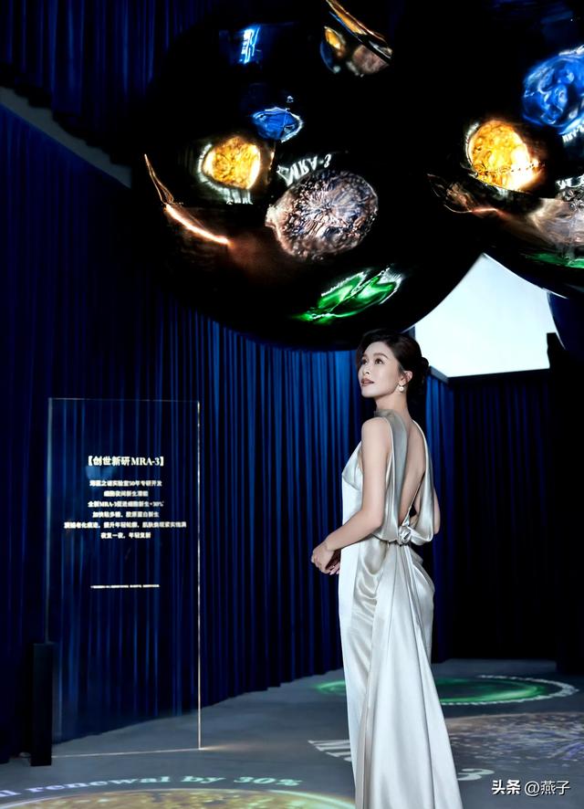 文咏珊：香槟色裸背礼服、尽显好身材性感迷人风采