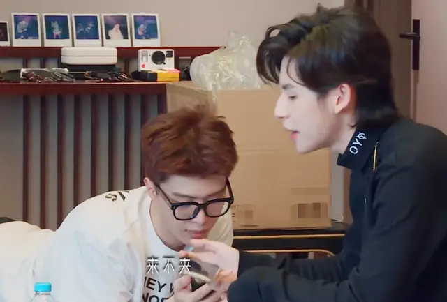 范丞丞私下生活曝光,吃喝玩乐打游戏,粉丝怒其不争劝其考大学
