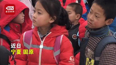 “微笑女孩”铁嘉欣一夜走红,父母却拒绝百万签约,如今怎样了?