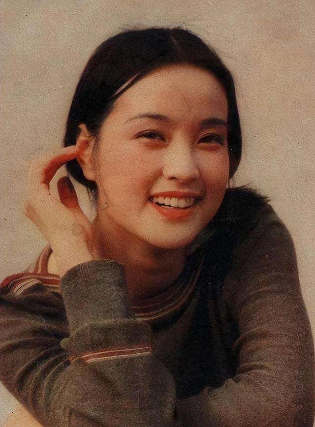 65岁的刘晓庆居然还能怀孕,曾经4次婚姻2次出轨,老公是怎么想的