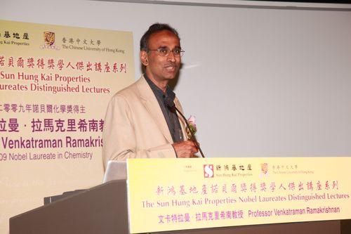 半路出家转攻生物，物理学家文奇靠“核糖体”逆袭得诺贝尔奖