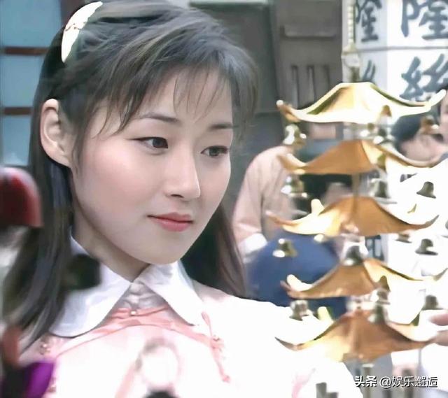 她是官方认定的“美腿王”!52岁的万绮雯状态太好,身材媲美少女
