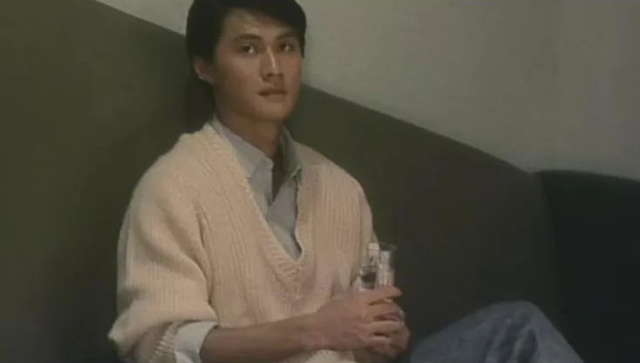 亦舒女郎，是需要超现实男性来衬托的