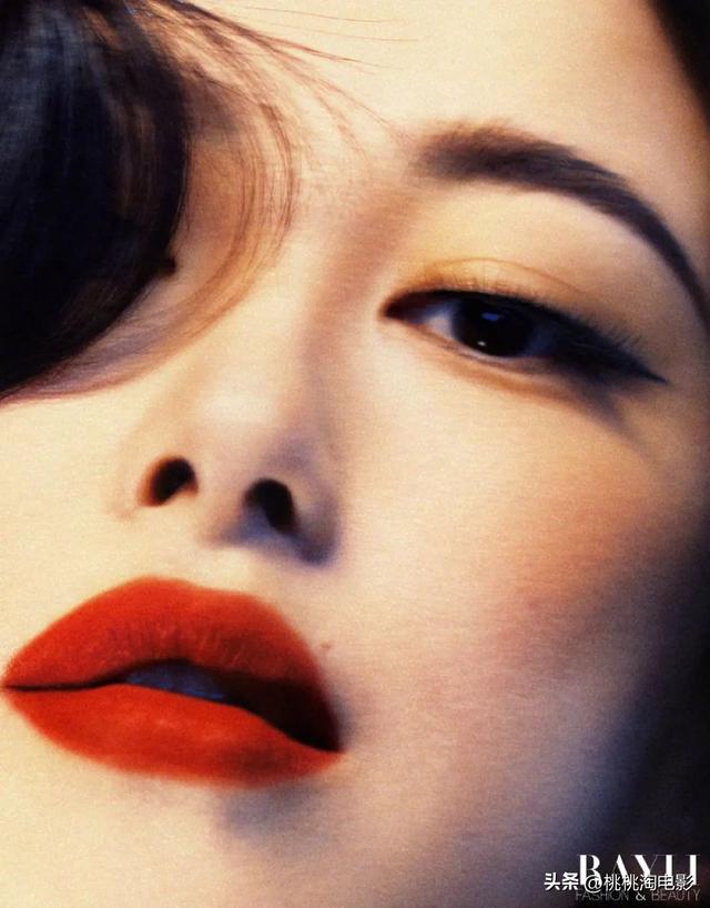 女星朱珠港风女郎写真大片,红唇烟熏妆凌乱发丝神秘美艳