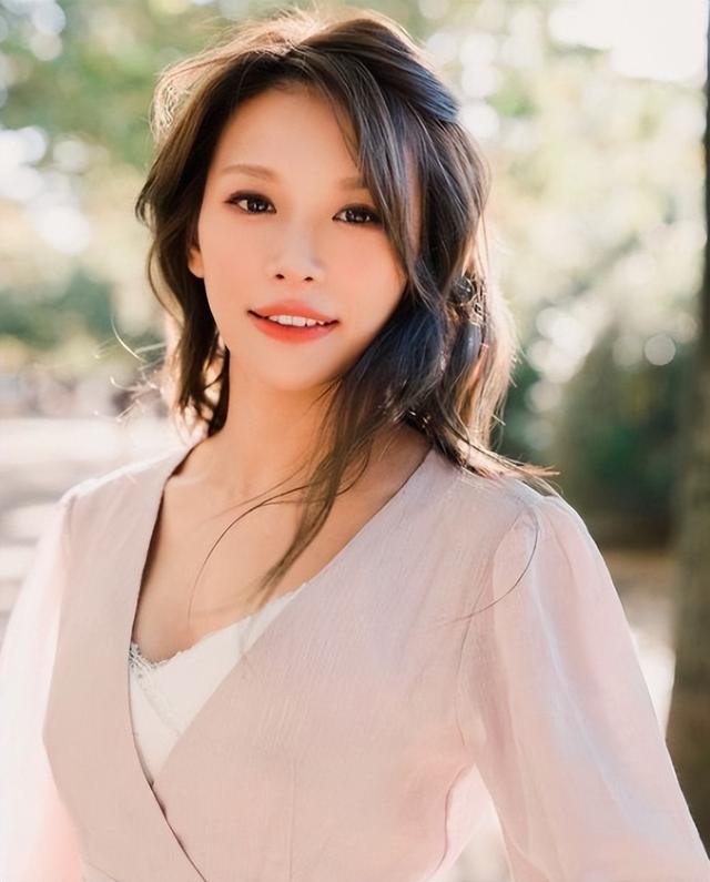 43岁台女星举家移居英国！坦言为育儿搬家，困难重重坚持咬牙面对
