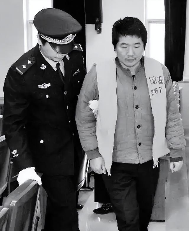 1993年中俄列车劫案:一车乘客被匪徒多次洗劫,女客多遭折磨