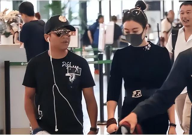 男人有钱就变坏?结婚七年成名之后却坚决原配离婚,如今他后悔不