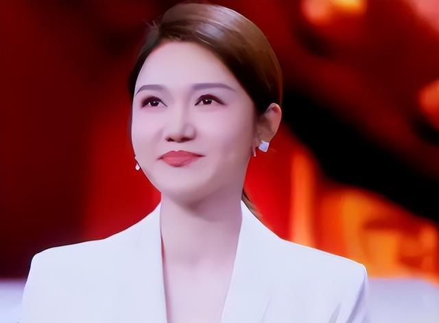 央视名嘴龙洋，36岁没房没车月光族，择偶标准高到离谱，如今怎样