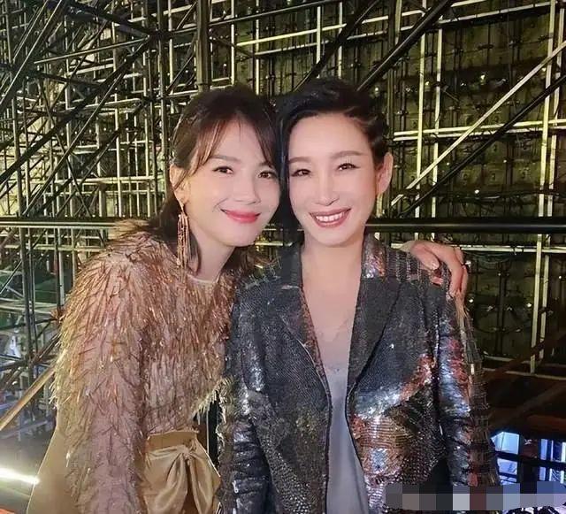 娱乐圈也有真友谊！秦海璐连续7年为刘涛庆生，15年的闺蜜情令人羡慕