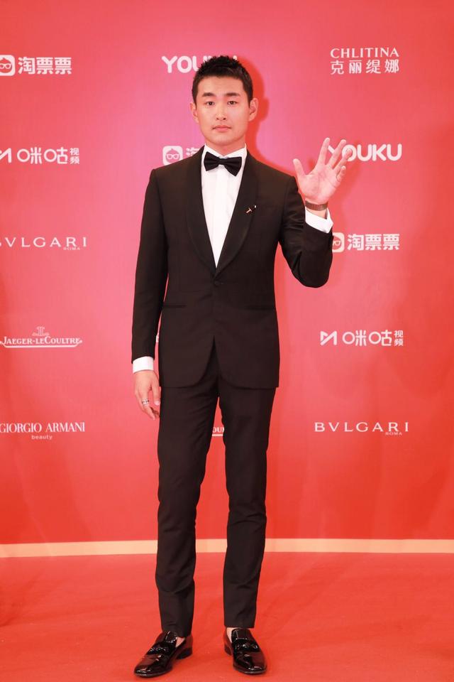 王彦霖出席上海电影节,一身西服尽显绅士儒雅