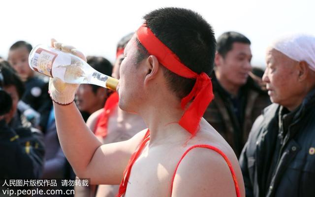 沉迷饮酒戒不掉 小心酒精依赖症