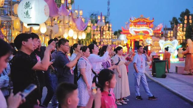 重磅发布:鸠兹古镇正式升级鸠兹夜游演艺小镇,品牌焕新启幕!