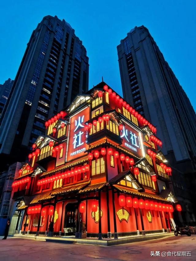 邓伦的火社二店即将开业，一起看看什么叫“火社红”