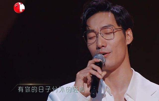 追光:毛不易《不染》添新意境,张傲月低音炸裂,周晓鸥开口跪了
